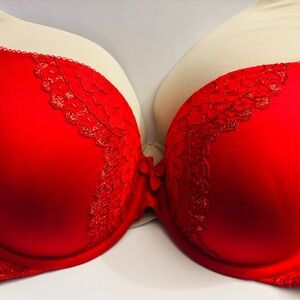 2 Victoria's Secret Bras